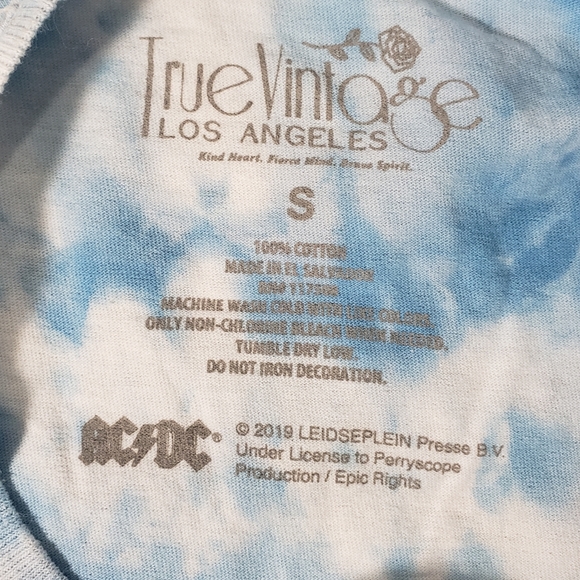 NWOT Women's AC/DC Long Sleeve Crop T-shirt - Picture 4 of 4